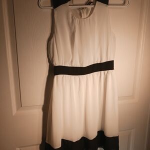 SOPRANOS Black & White Slevless Fit & Flare Dress - No Size Tag